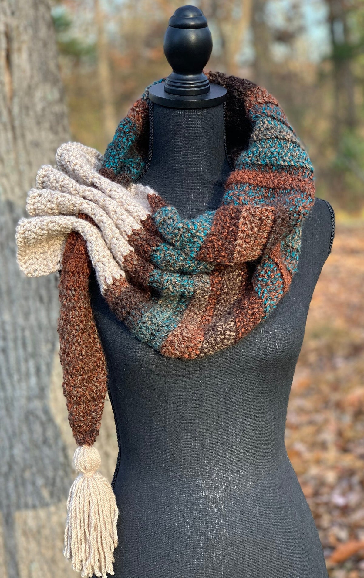 Ruffled Keyhole Neck Warmer Crochet Pattern