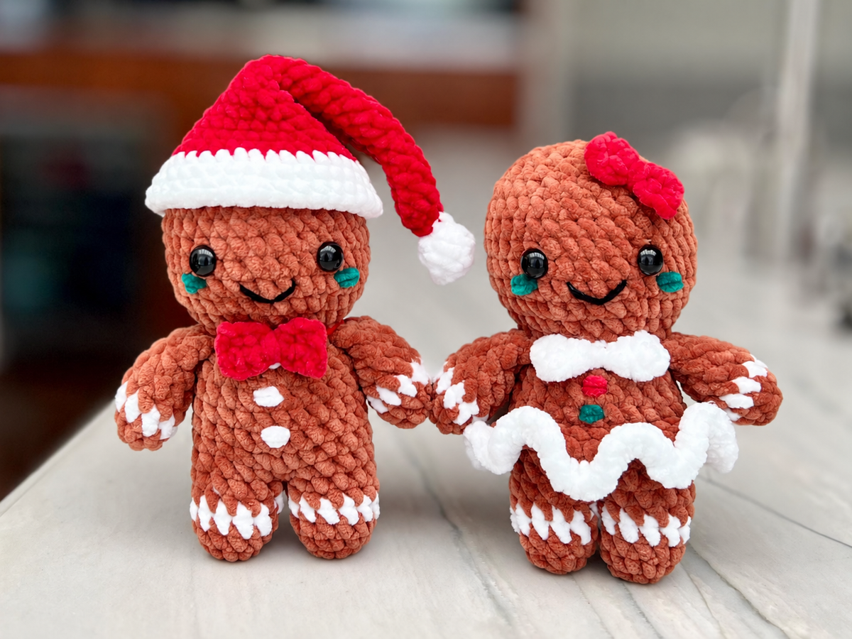 Sweet Ginger Pals crochet gingerbread man and woman