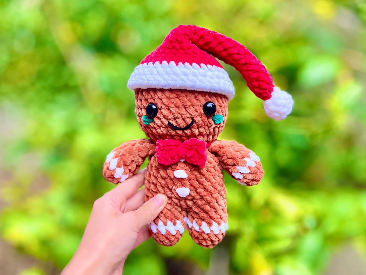 Sweet Ginger Pals — gingerbread man with Santa hat