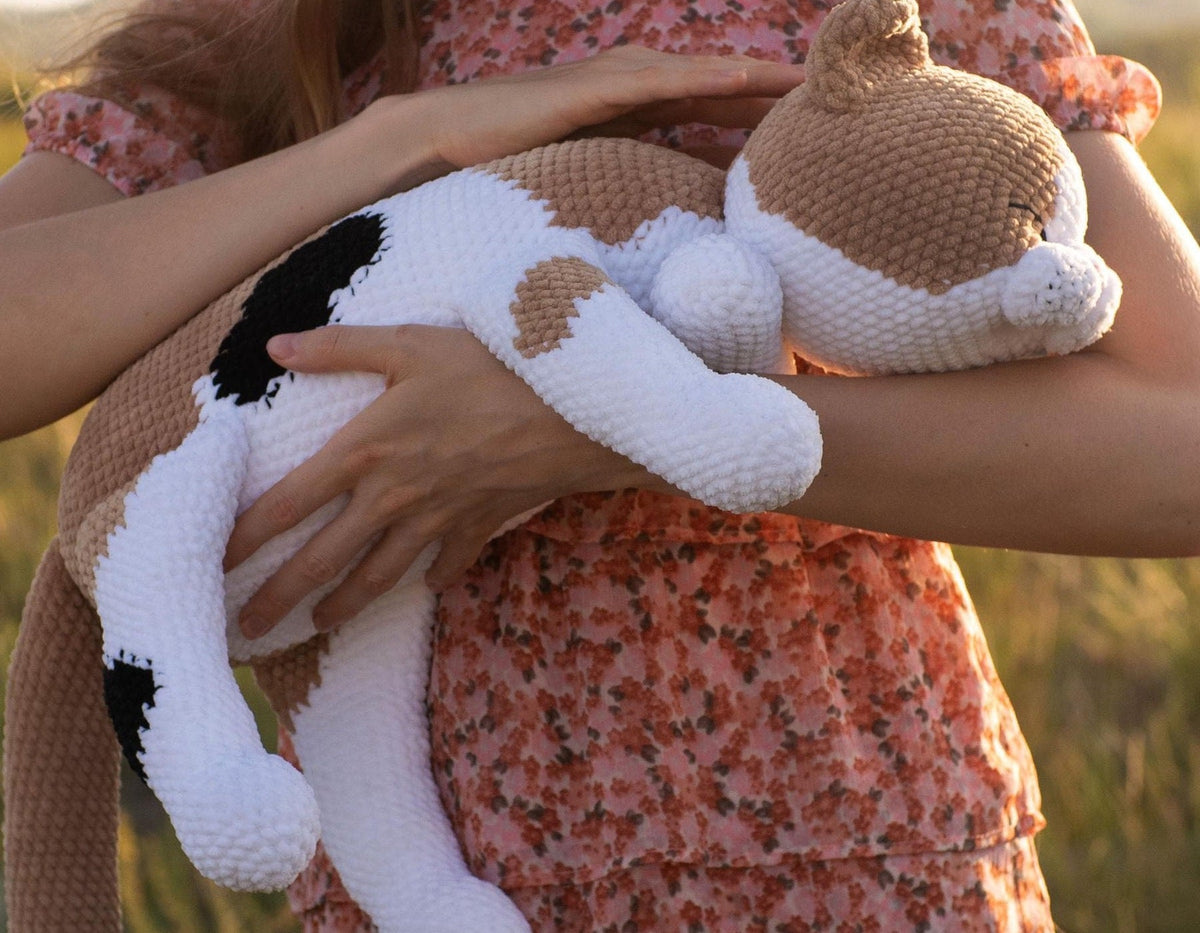 Sleepy Calico Cat finished crochet detail