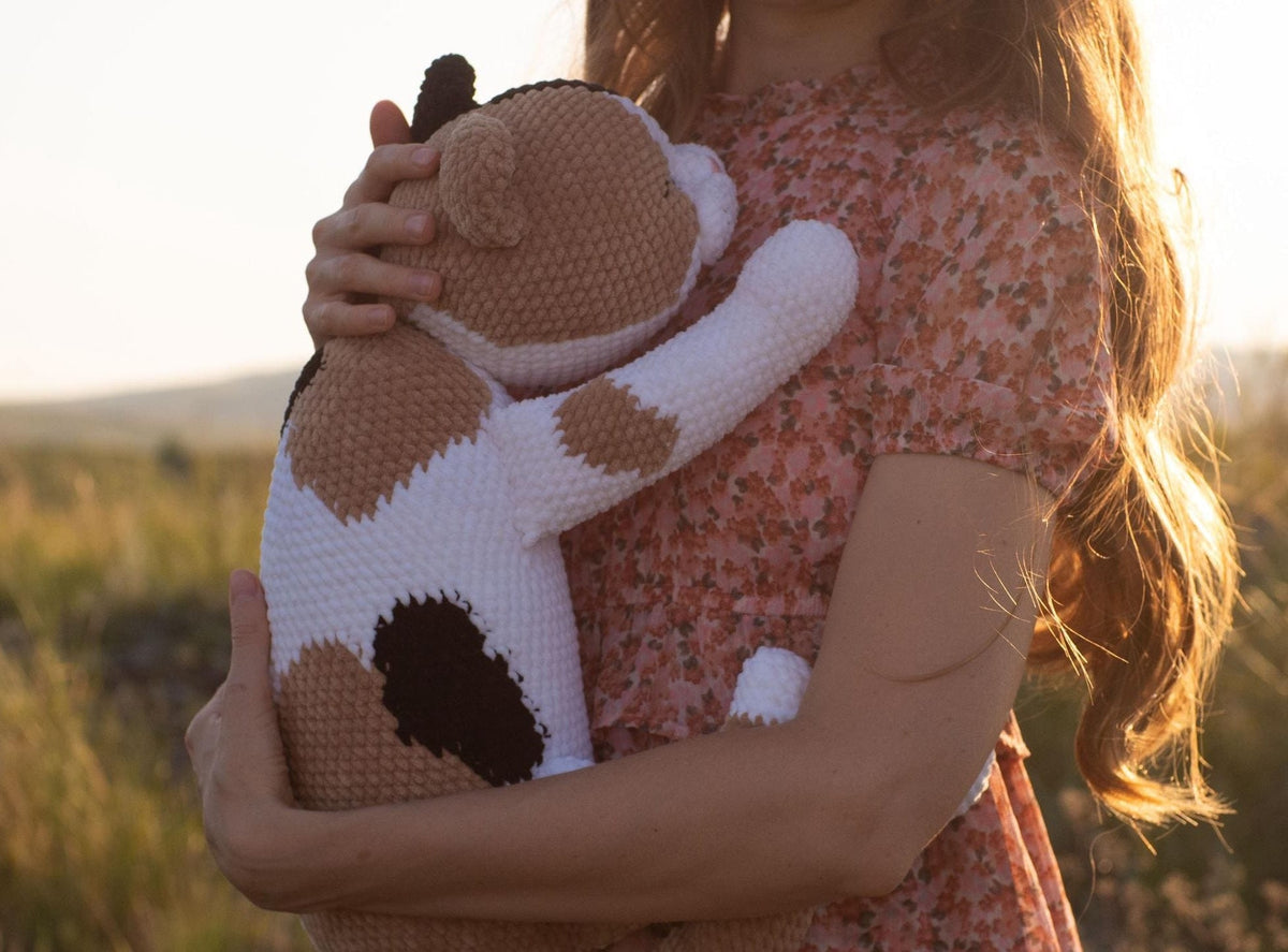 Sleepy Calico Cat finished crochet detail
