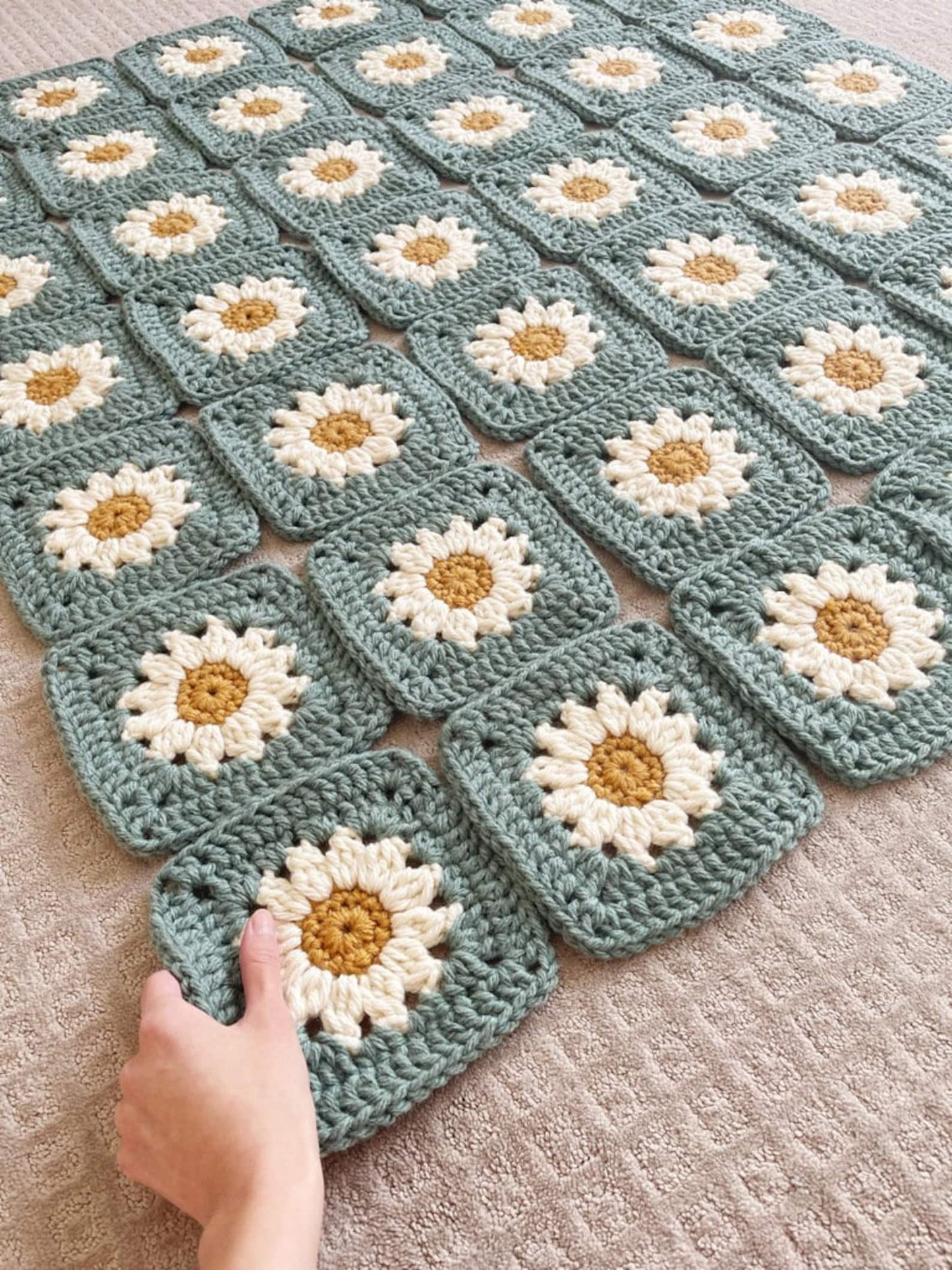 Granny Squares Daisy Blanket Crochet Pattern