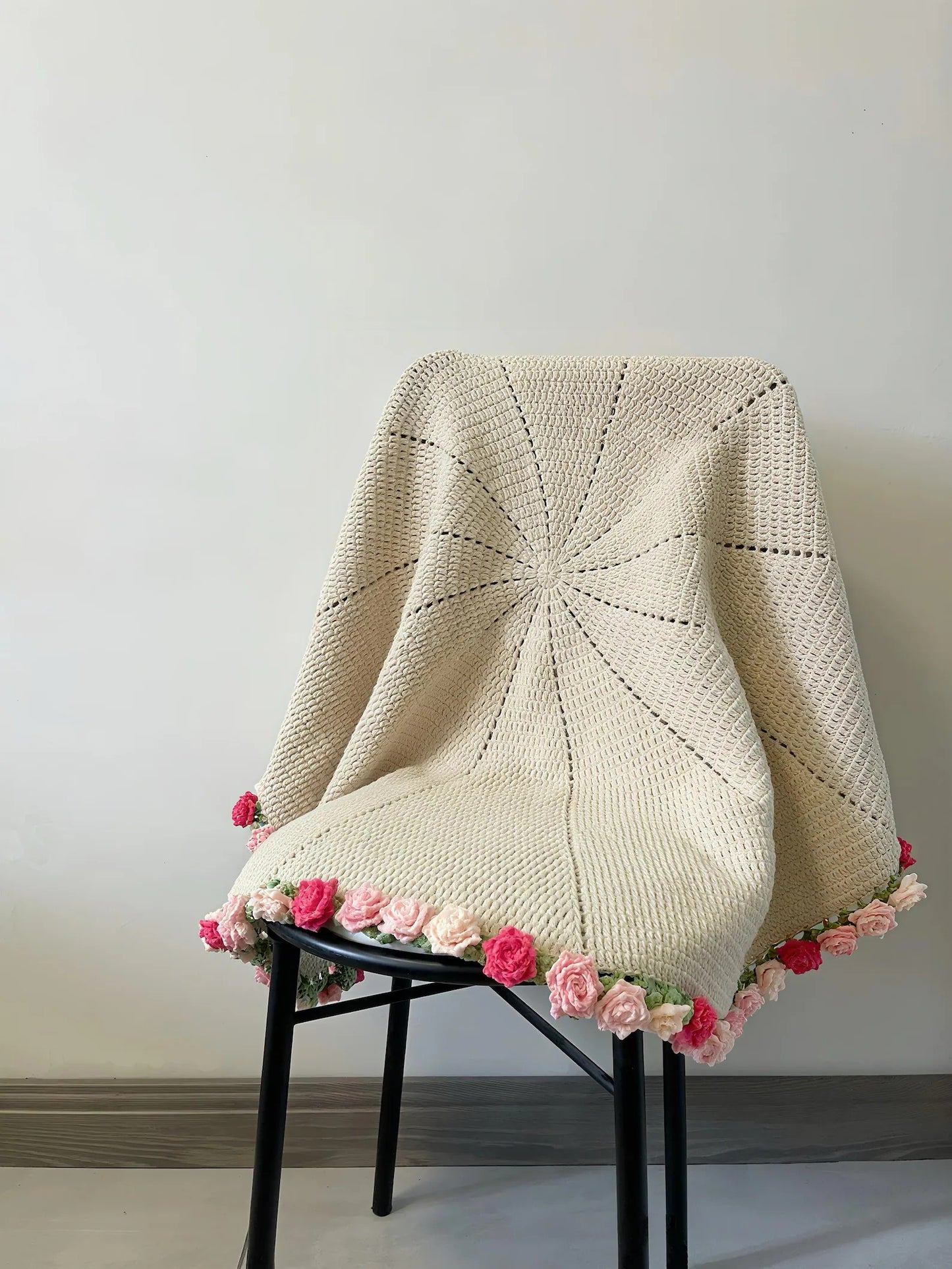 Trendy Garden Mini-Rose Decor Blanket Crochet Pattern