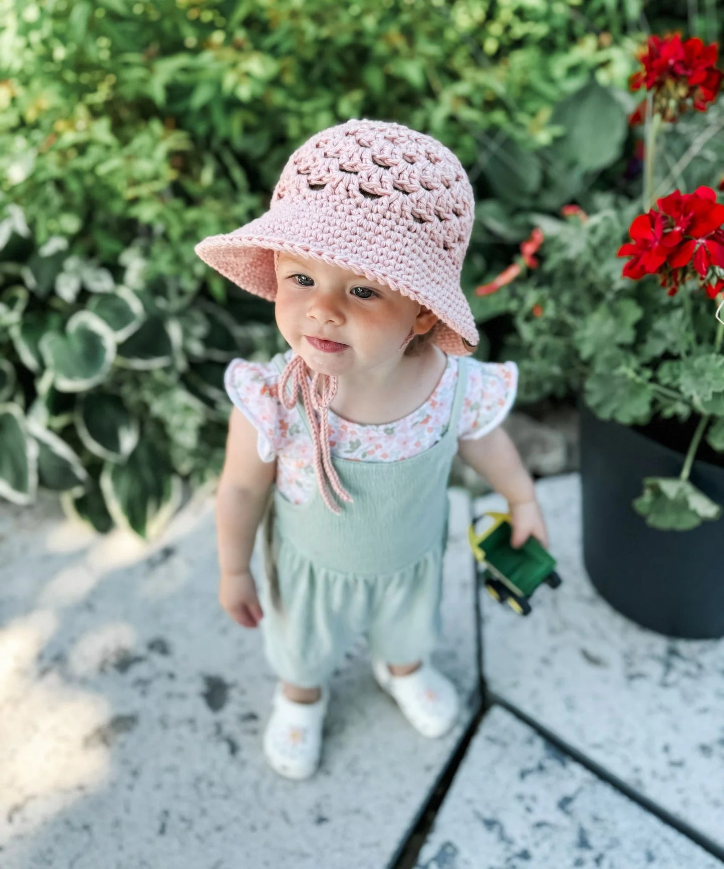 Bloom Motif Textured Bucket Hat Crochet Pattern