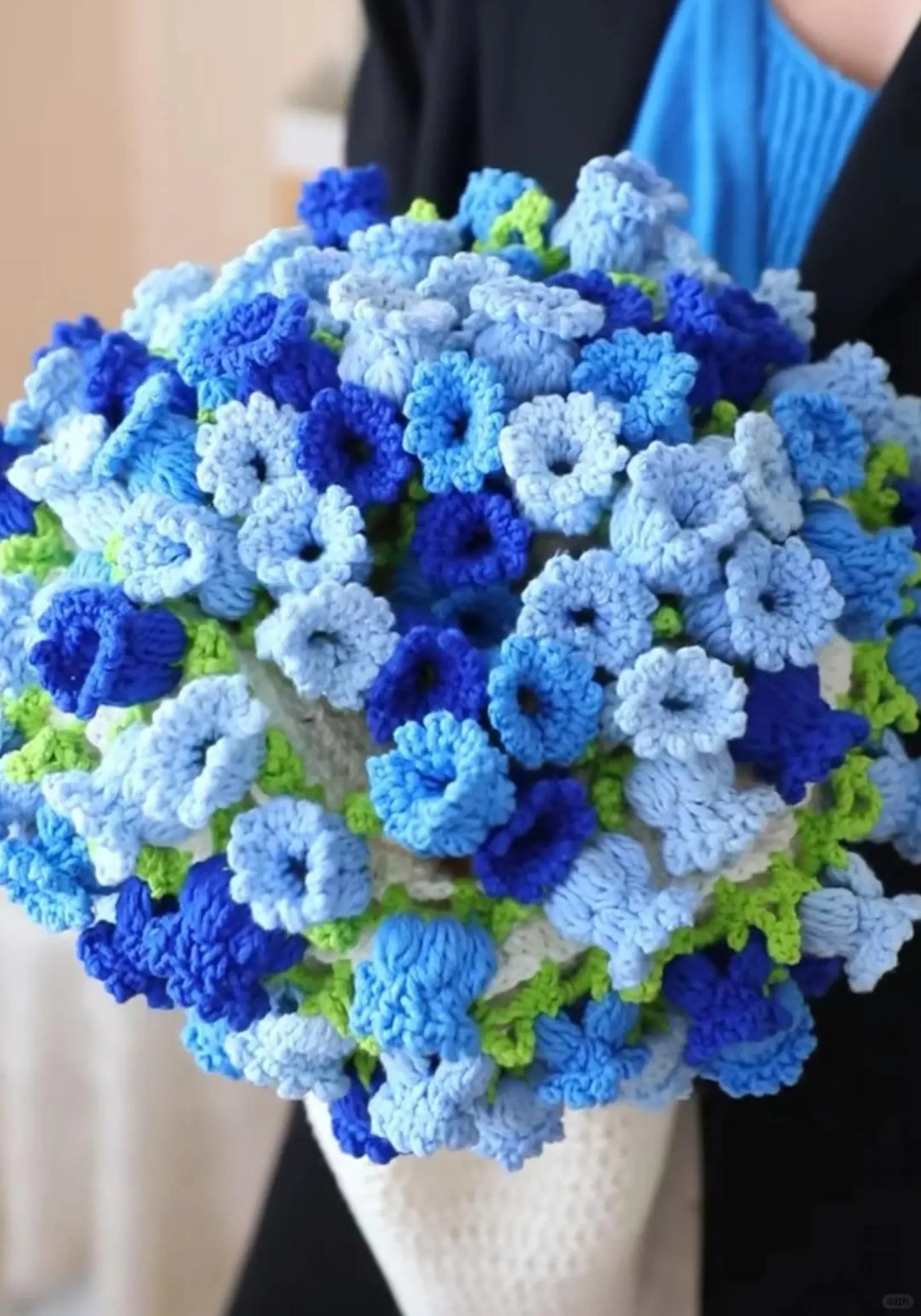 Trendy Garden Lily Decor Blanket Crochet Pattern