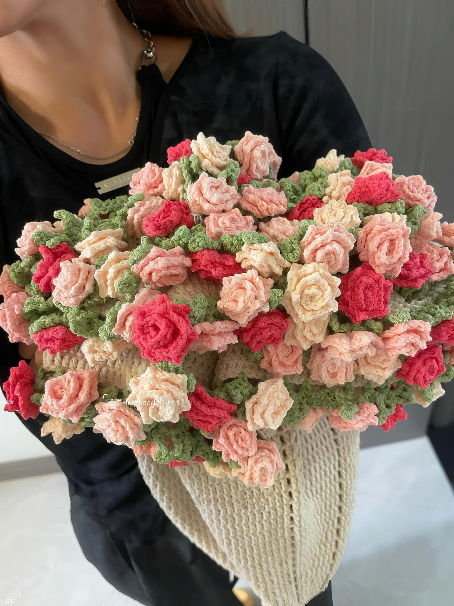 Trendy Garden Mini-Rose Decor Blanket Crochet Pattern