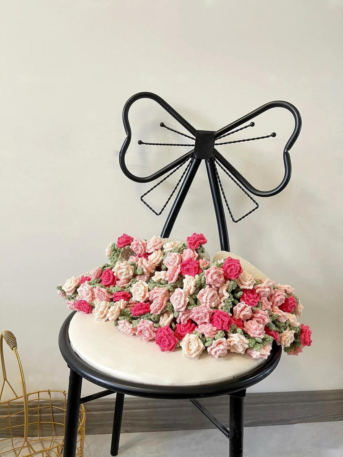 Trendy Garden Mini-Rose Decor Blanket Crochet Pattern