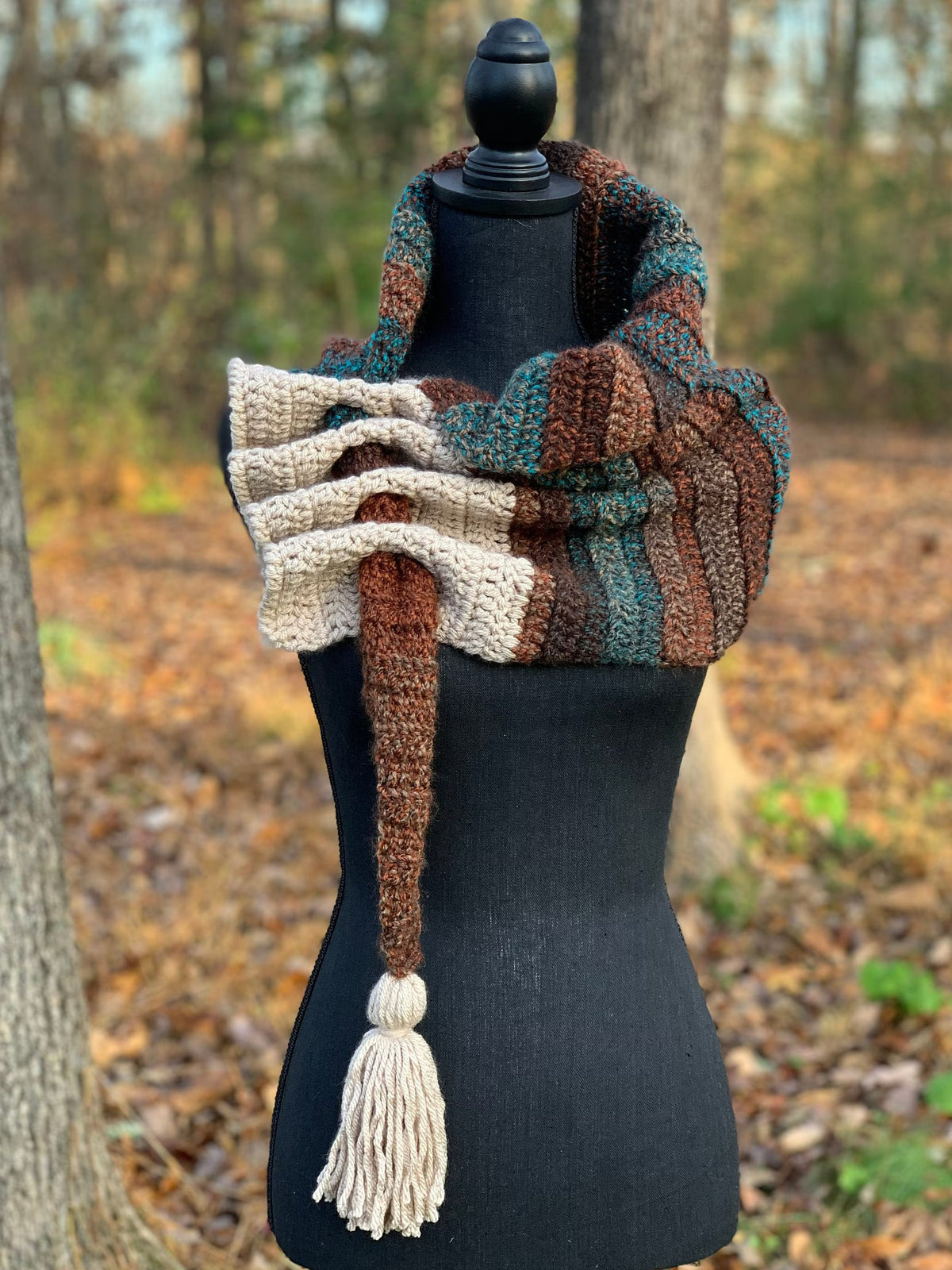 Ruffled Keyhole Neck Warmer Crochet Pattern