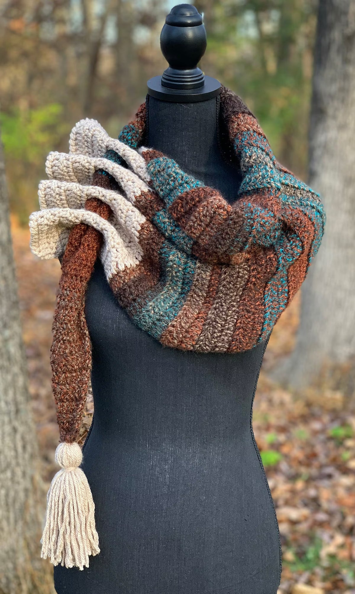 Ruffled Keyhole Neck Warmer Crochet Pattern