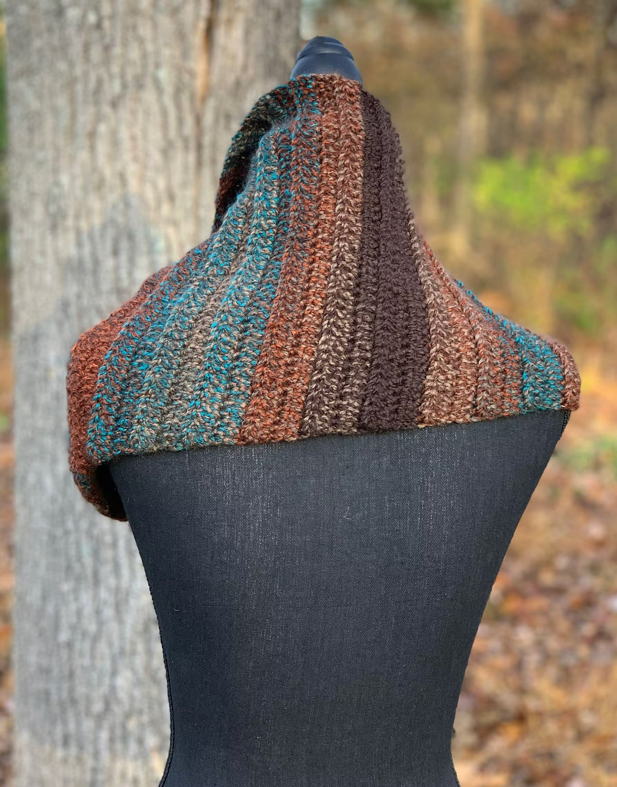 Ruffled Keyhole Neck Warmer Crochet Pattern