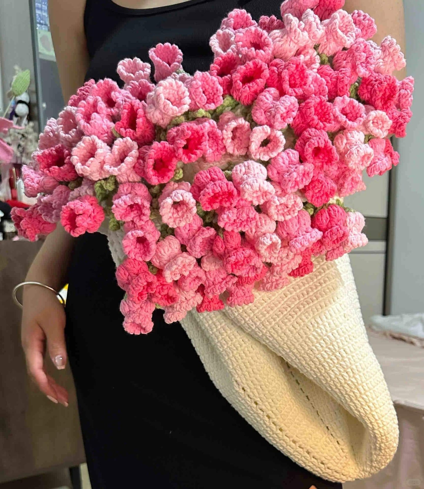 Trendy Garden Lily Decor Blanket Crochet Pattern
